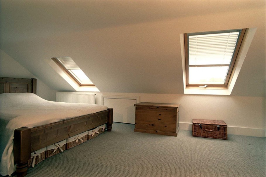 Встроенные шкафы в мансардном этаже