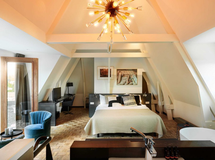 Кровать поддоны мансарда