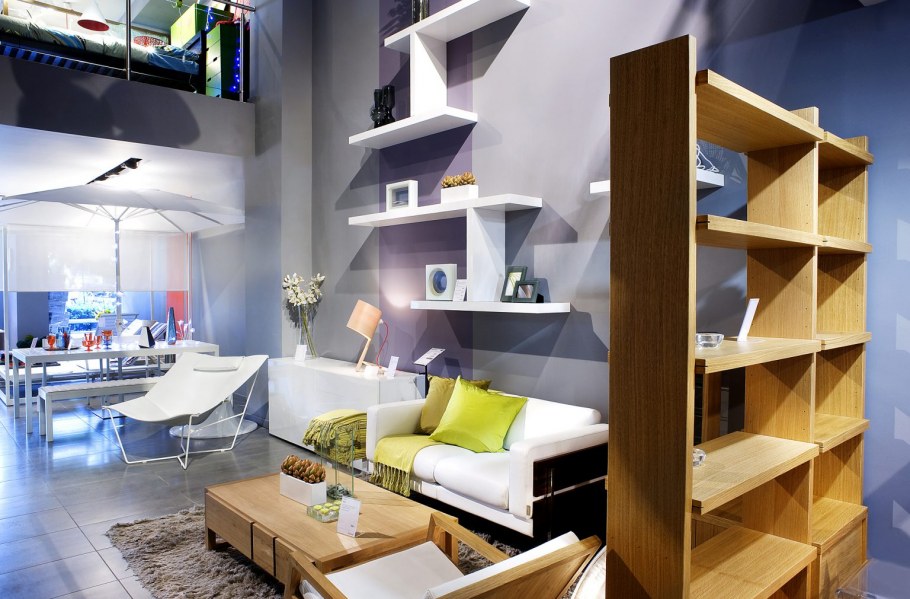 Красивый шоу рум мебели