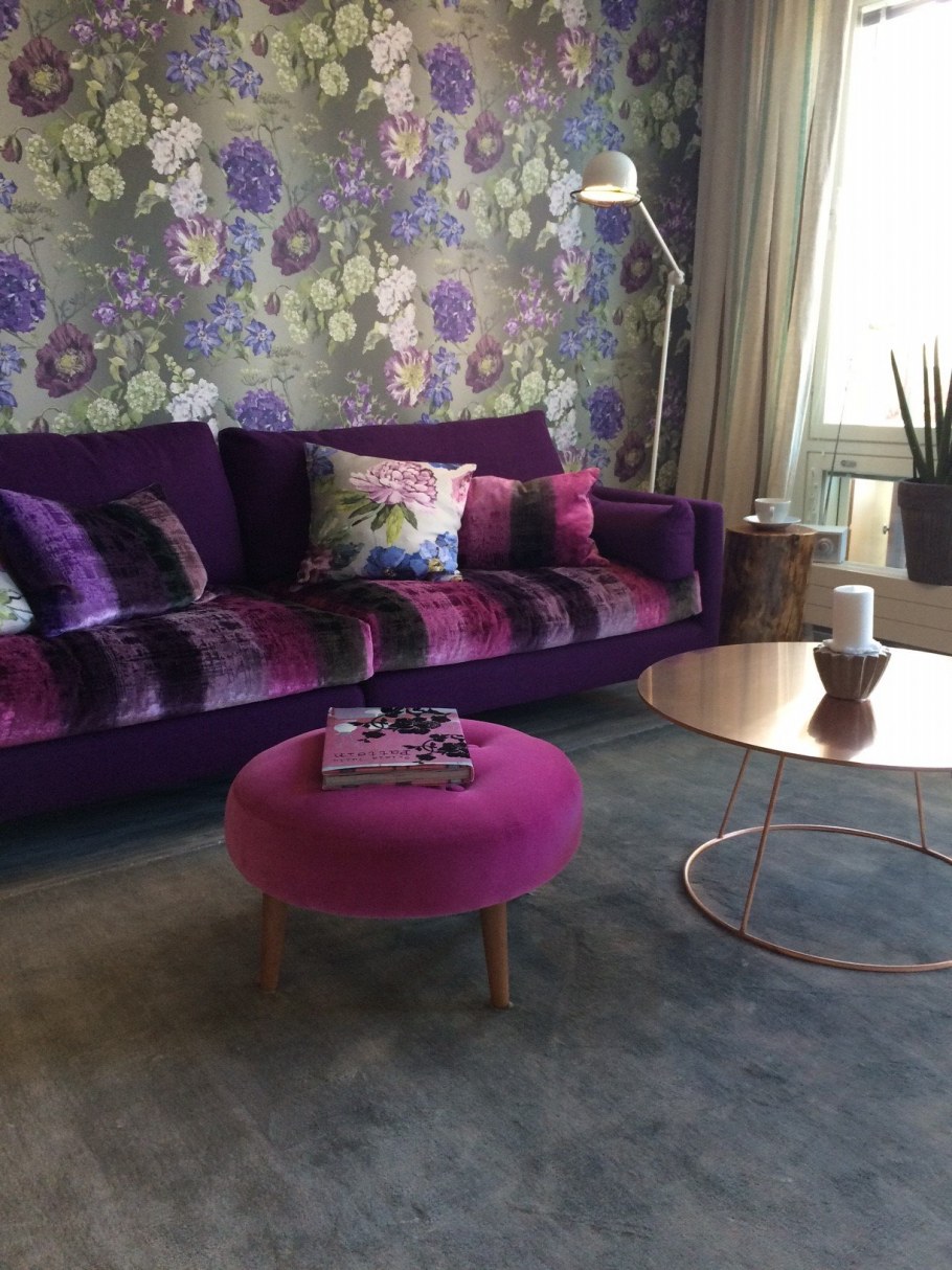 Сиреневые стены