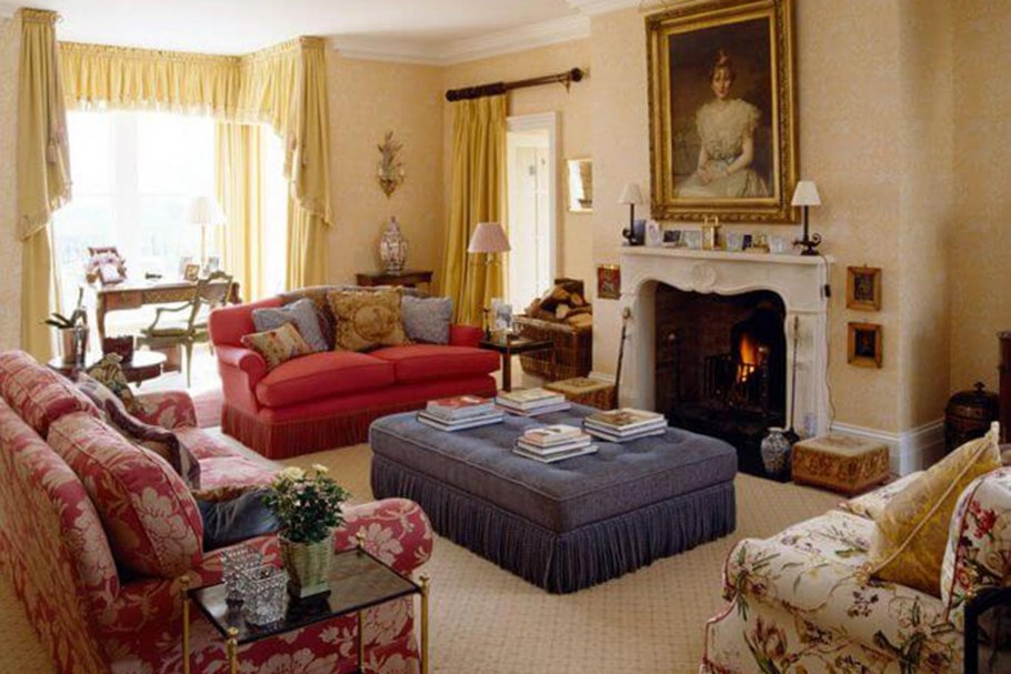 Уютная гостиная-спальня в английском стиле
