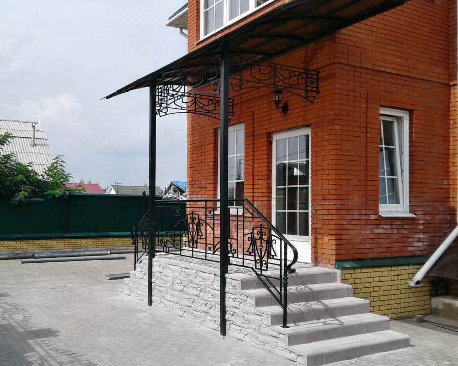 Крыльцо для частного дома из кирпича