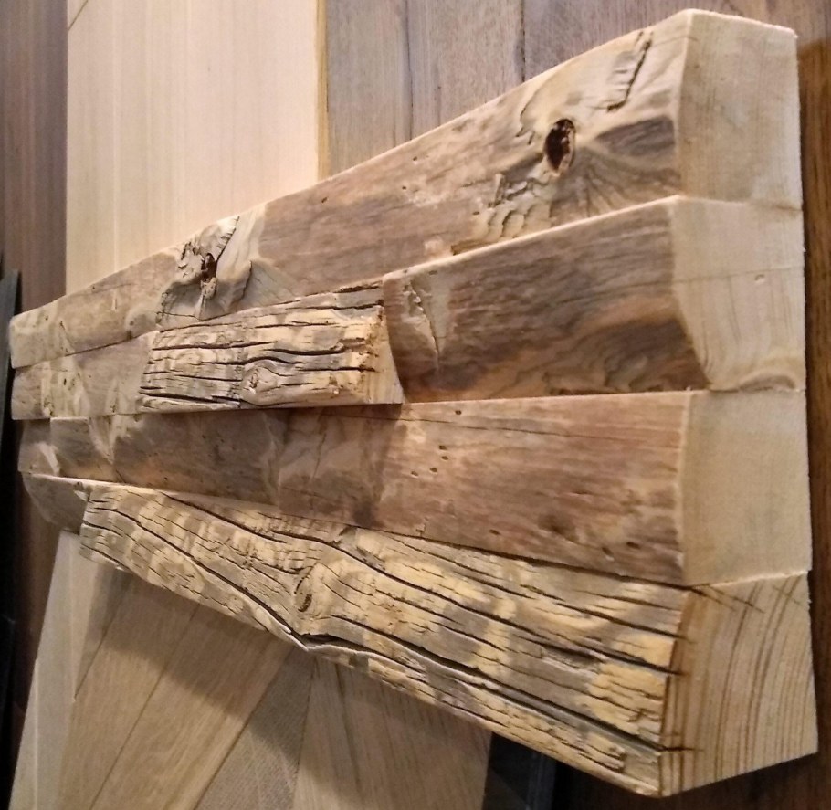 Потолок из необрезной доски