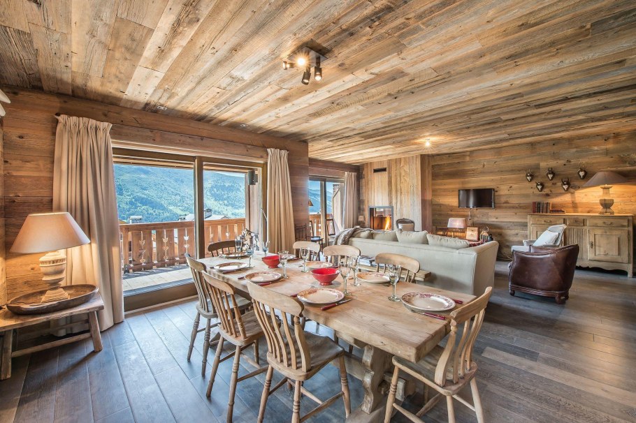 Интерьер из амбарной доски