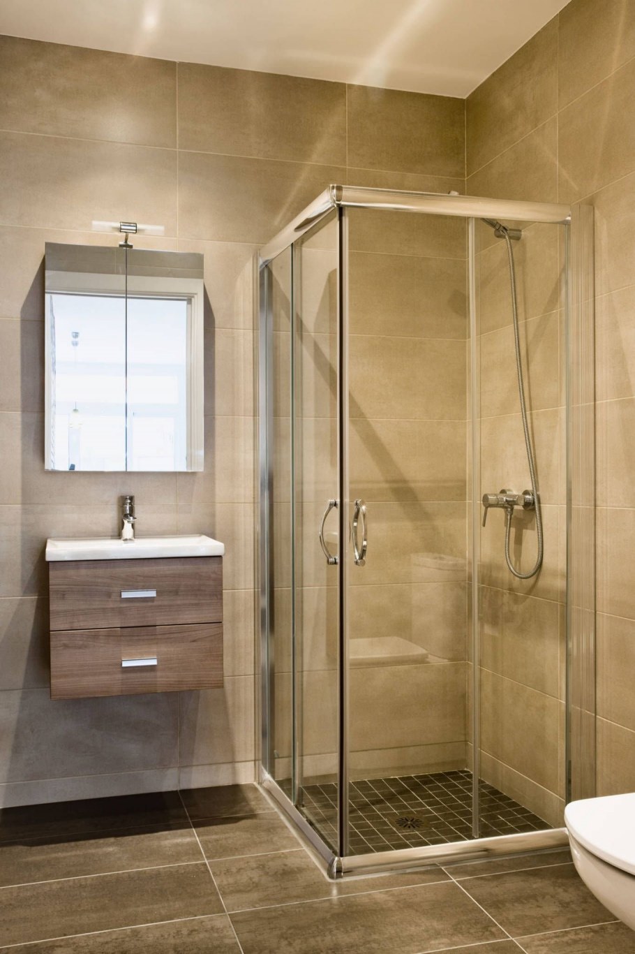 Ванные комнаты с душевой