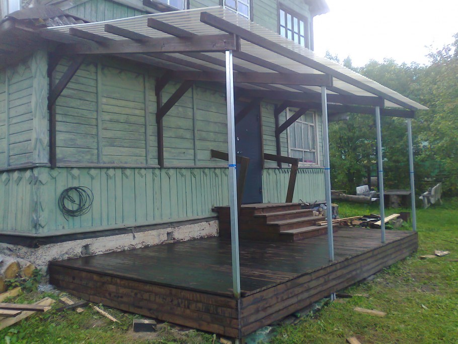 Крыльцо из профильной трубы с навесом