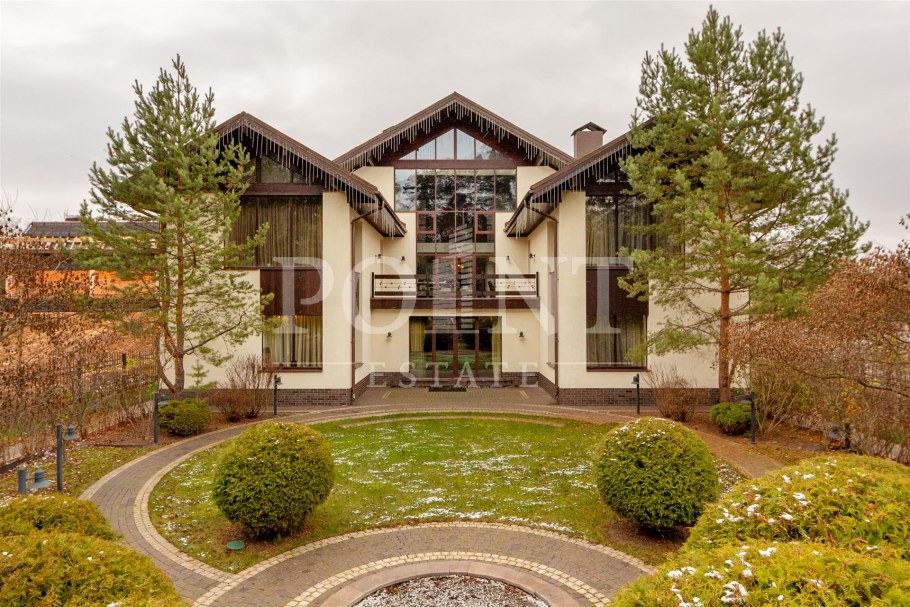 Сады Майендорф дом с бассейном