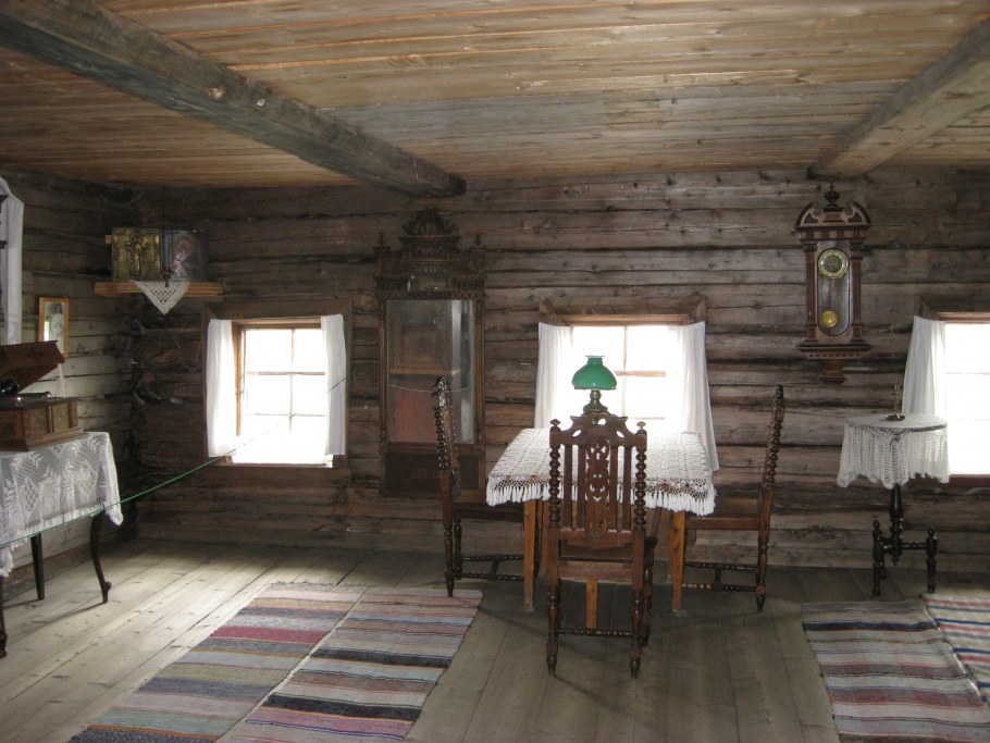 Карельская изба в Петрозаводске