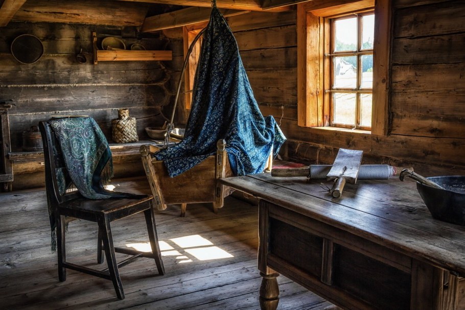 Горница в избе на Руси