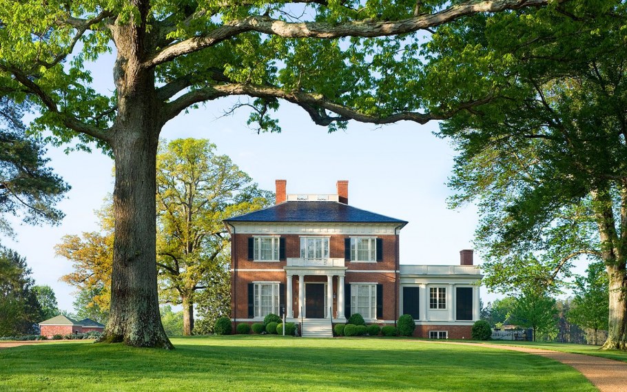 Небольшой двухэтажный дом в английском стиле