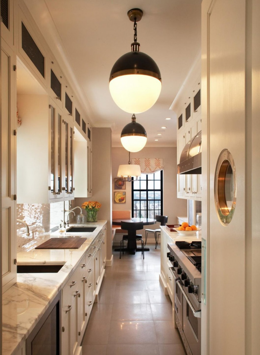 Узкая длинная кухня