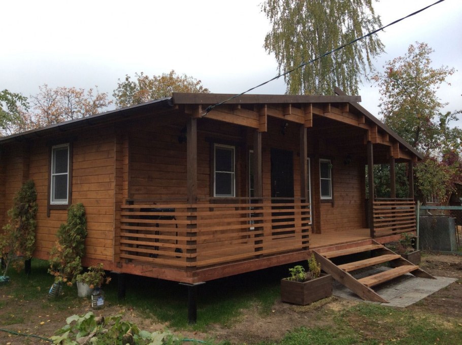 Домик Шале из бытовки