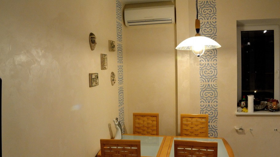 Декоративная штукатурка под бежевую кухню