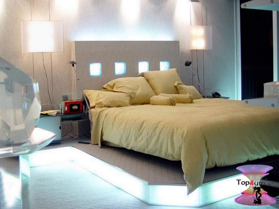 Светодиодная лампа над кроватью