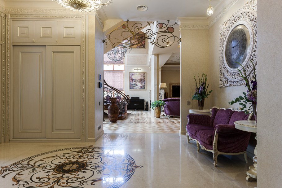 Круглый Холл в неоклассическом стиле