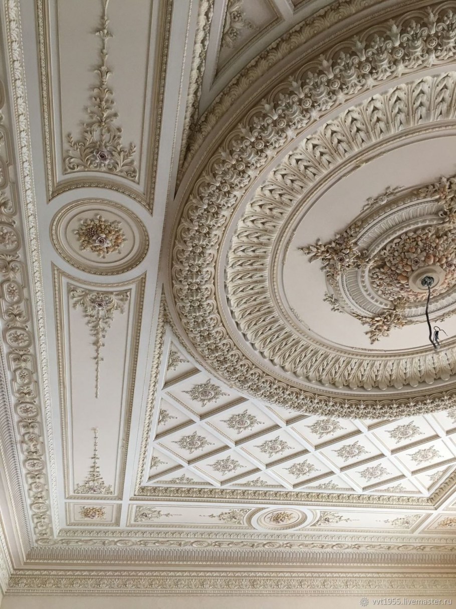 Лепнина на потолке