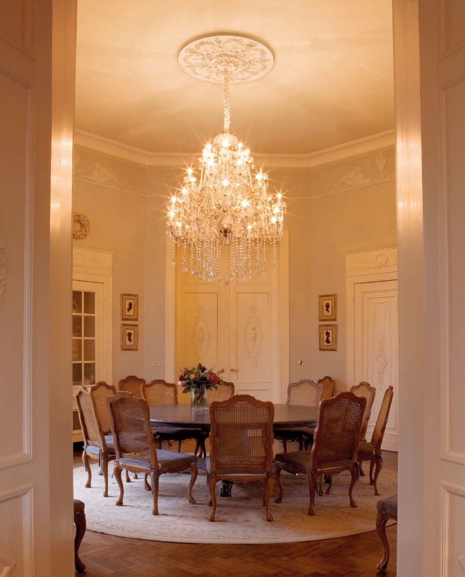 Розетка потолочная Orac r64