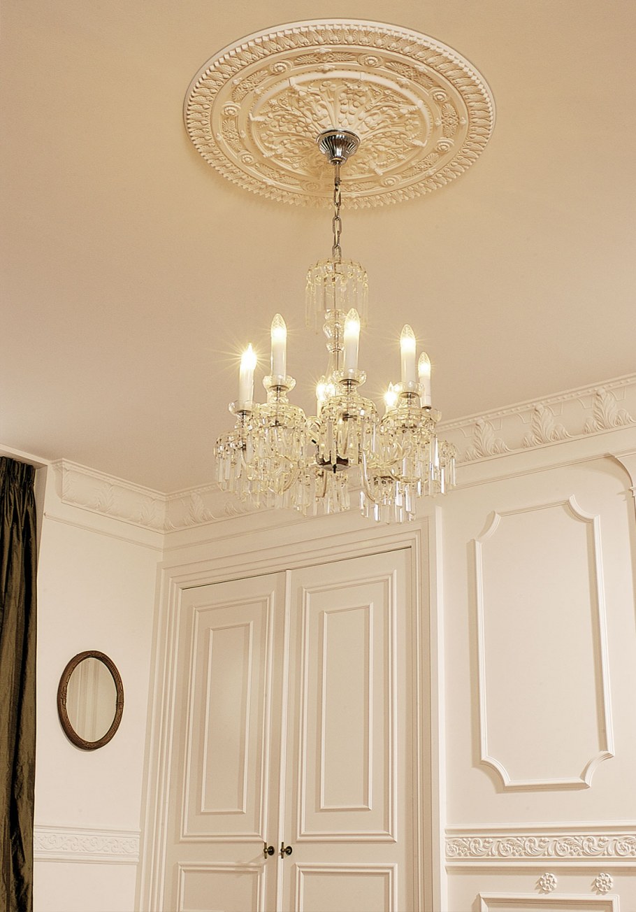 Лепнина на потолок под люстру