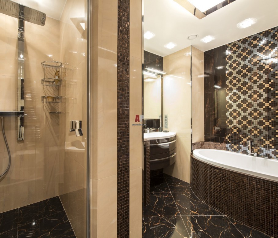 Ванная комната с угловой душевой