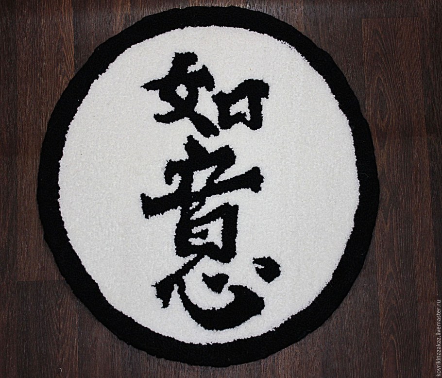 Иероглифы на Красном фоне