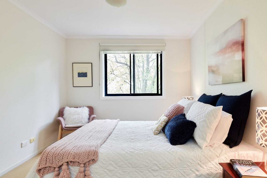 Гардина над окном