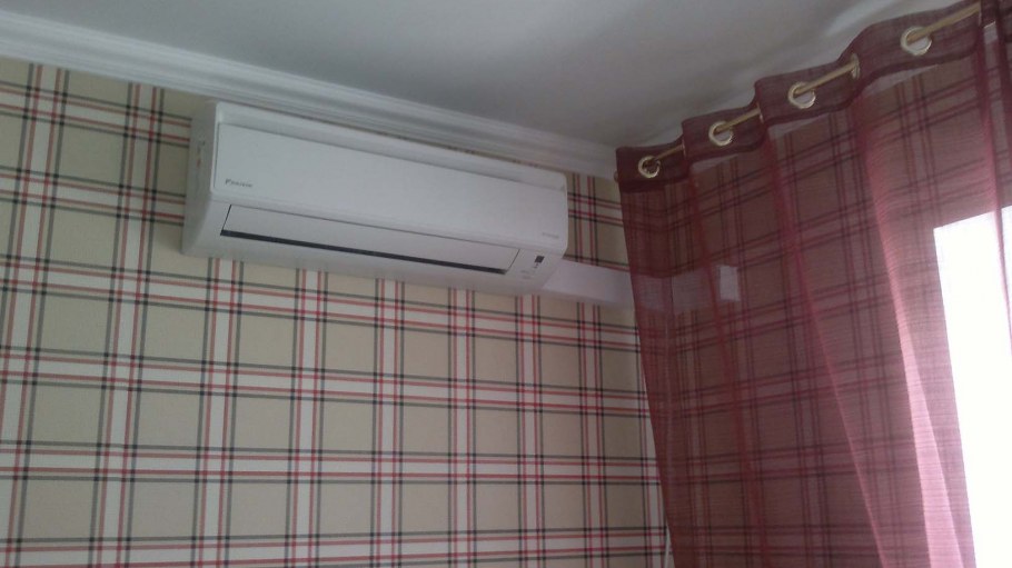 Кондиционер в интерьере спальни