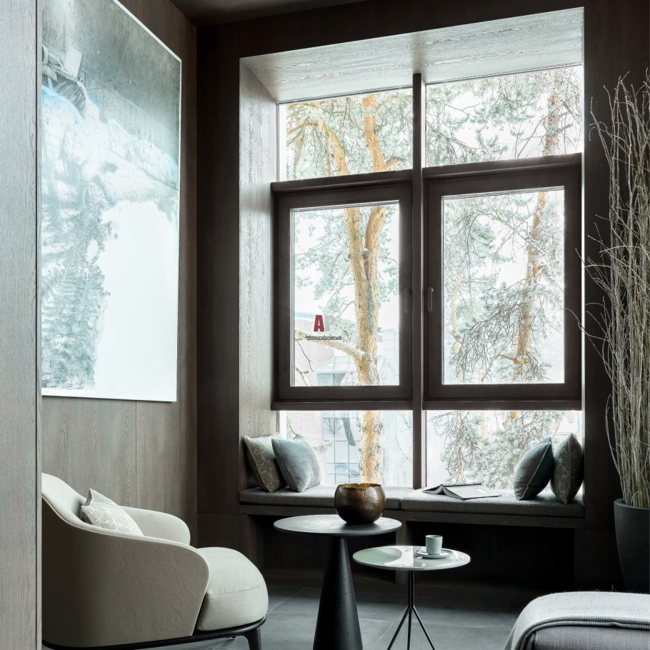 Деревянный потолок в спальне