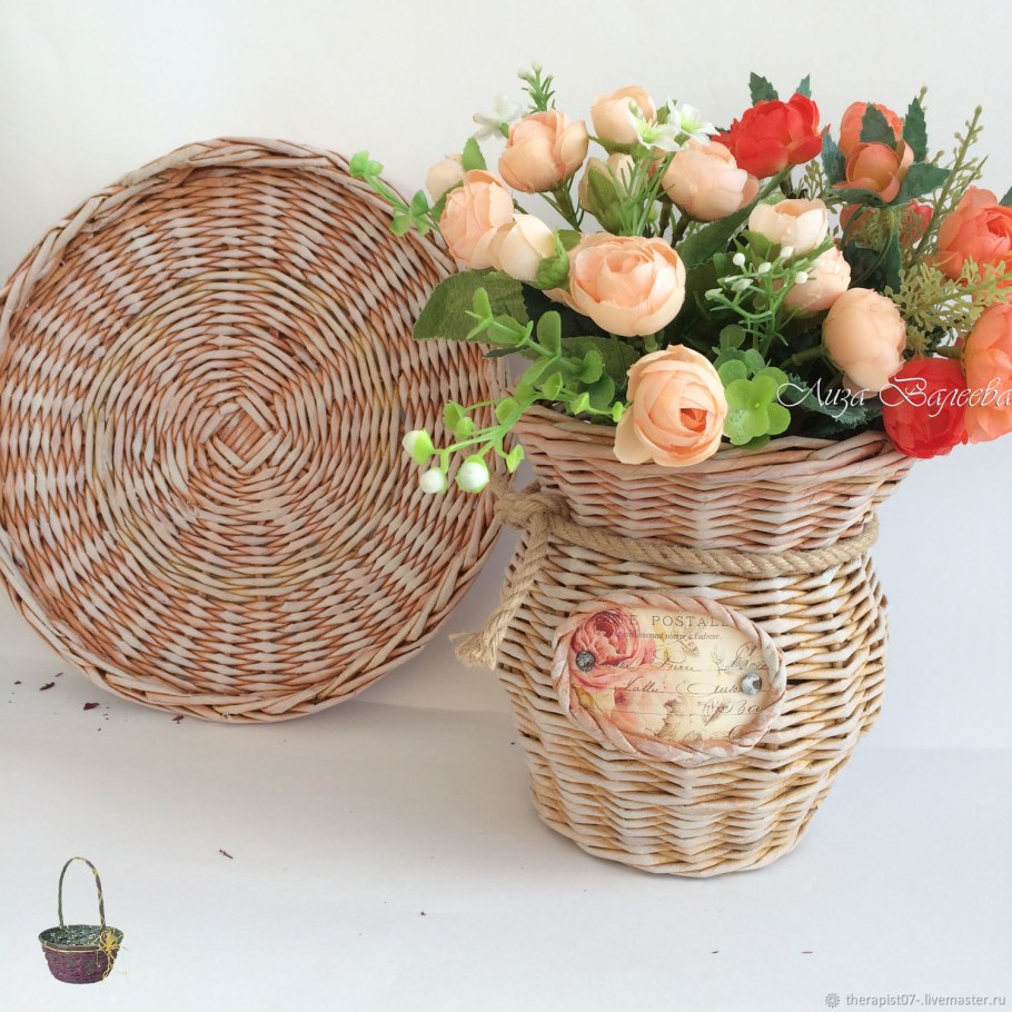 Плетеная корзинка для туалетной бумаги