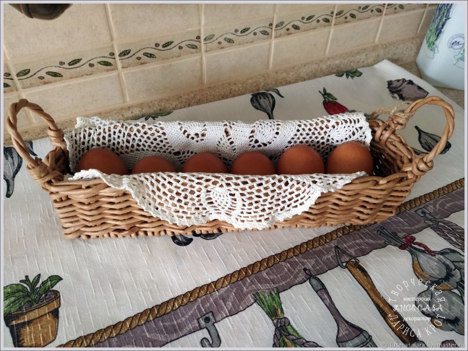 Плетеный короб для белья