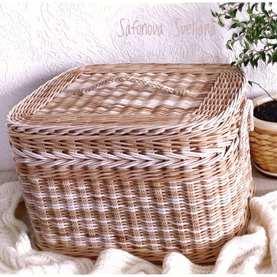 Подвесная плетеная корзина