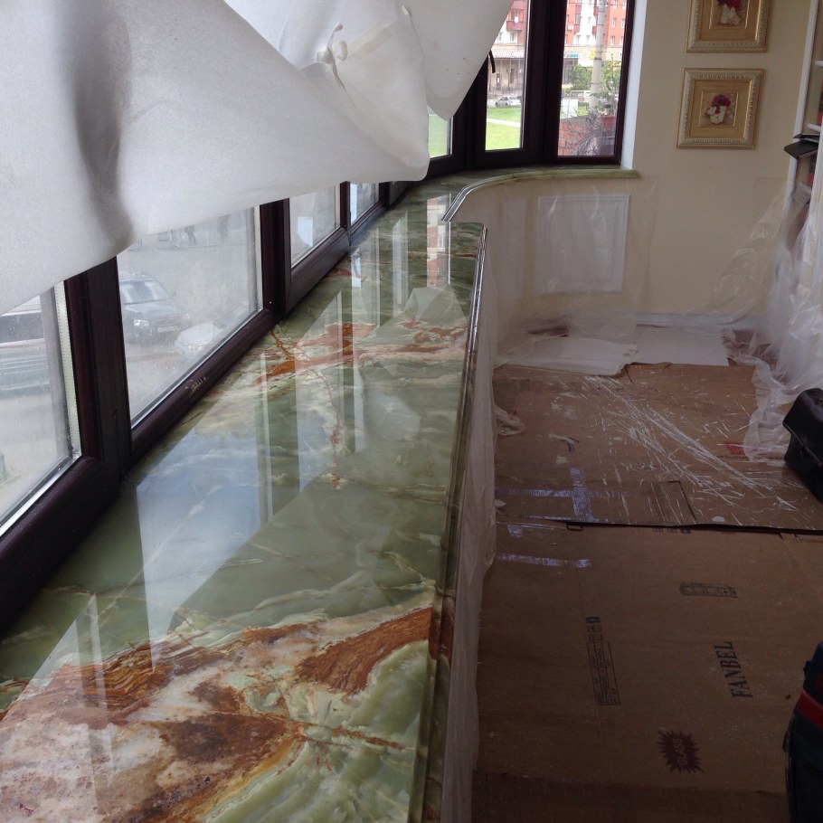 Подоконники из камня Оникс