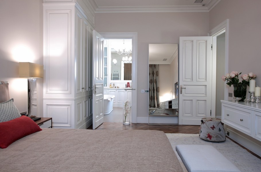 Белые двери в интерьере