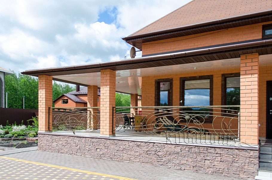 Как можно соединить крышу пристройки с домом