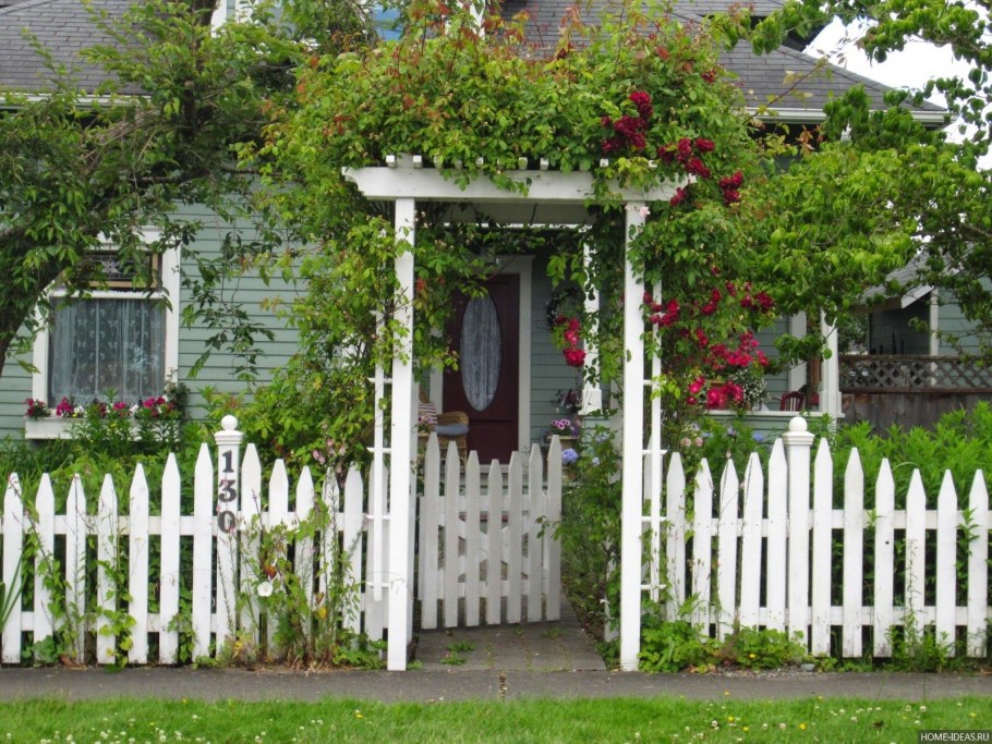 Изгородь в деревенском стиле