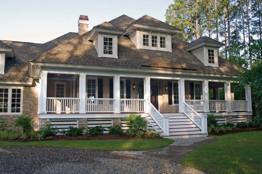 Американский дом с террасой в колониальном стиле