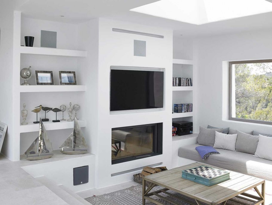 Ниша с камином и телевизором