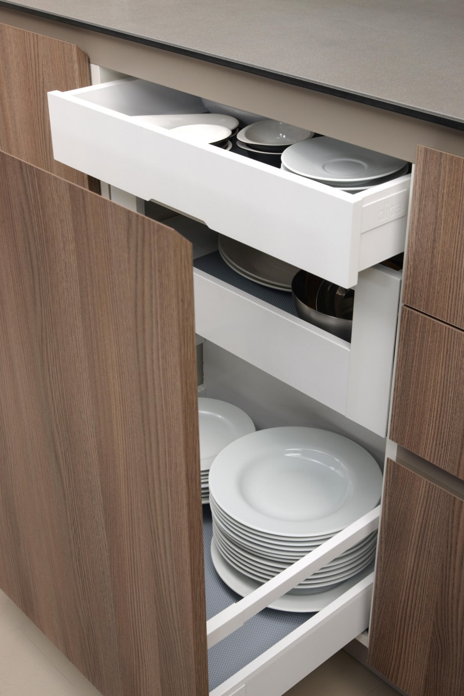 Мебельный амортизатор d10