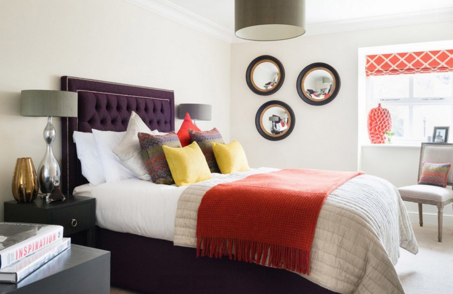 Спальня с красными акцентами