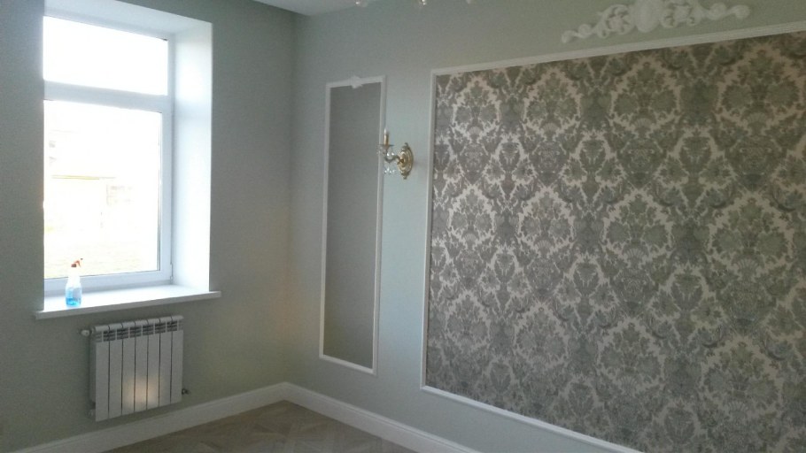 Багеты для стен с разными обоями