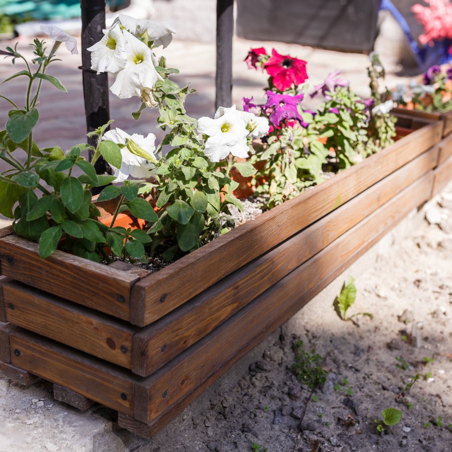 Деревянные клумбы для цветов