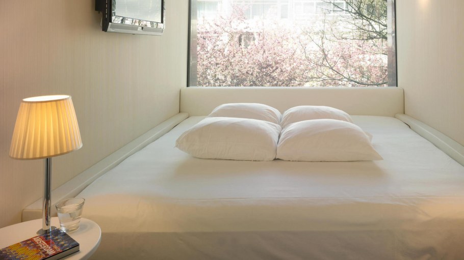 Комната кровать на всю комнату