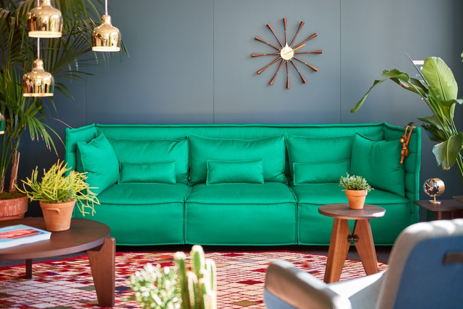 Однотонные стены в интерьере