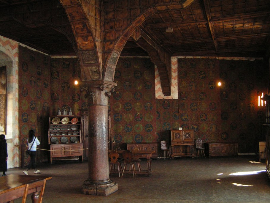 Шильонский замок Рыцарский зал