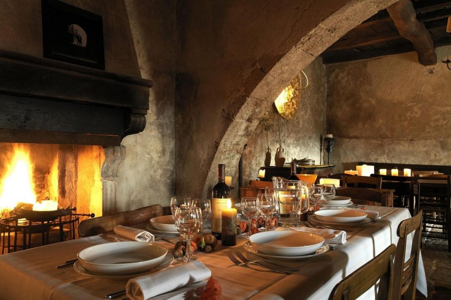 Кафе в романском стиле