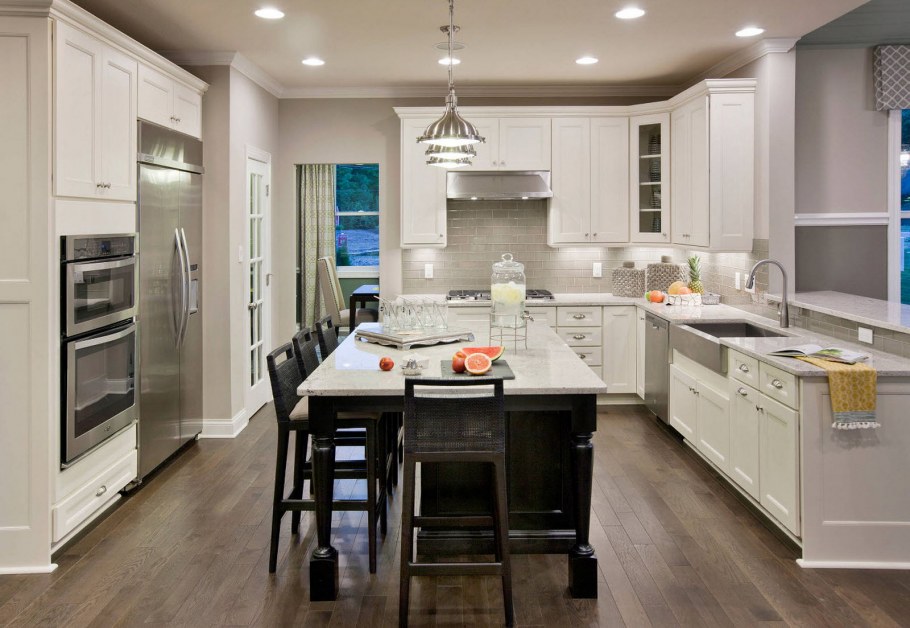 Интерьер кухни в светло серых тонах