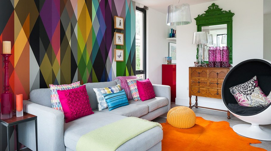 Разноцветные квадраты на стене