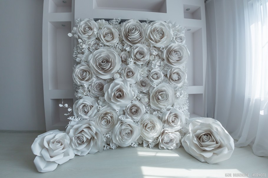Фотозона из объемных цветов