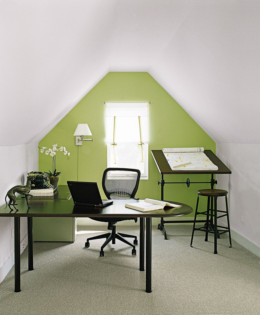 Маленький кабинет в мансарде