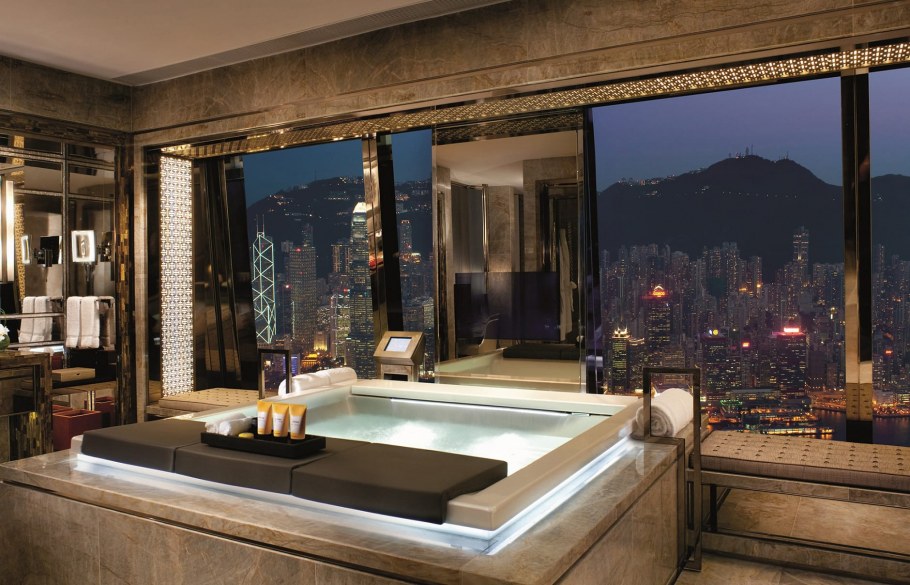 Ванная комната с джакузи