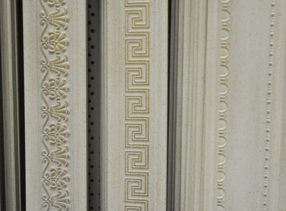 Полиуретановый плинтус Версаче